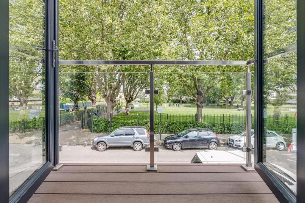 2 Bed 2 Bath Balcony View Wimbledon Tennis Londra